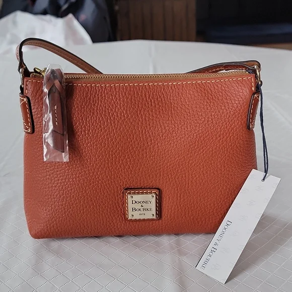Dooney And Bourke Shops - Borsa A Tracolla Da Donna Monogram Small Flynn Marrone Rrwpe7966